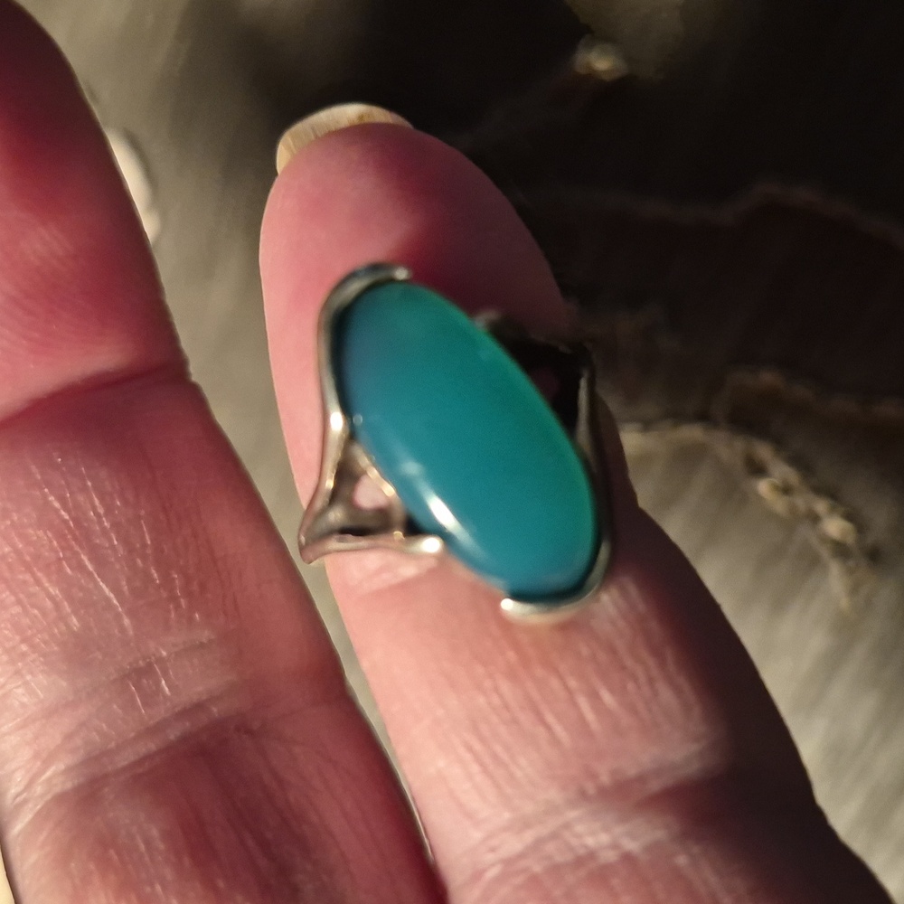 Green Cabochon Ring and Pendant Set - Elegant Women’s Jewelry - Picture 4 of 5